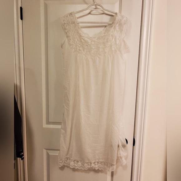 2 Piece Vintage Handmade Bright White Peignoir Set - Picture 2 of 8